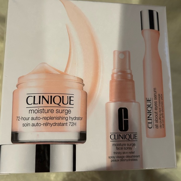 Clinique Moisturizer Surge Set — For Self use or Gift Set - Picture 1 of 3